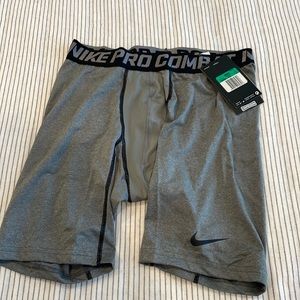Mens XL Nike Pro compression shorts - Brand New, never worn.